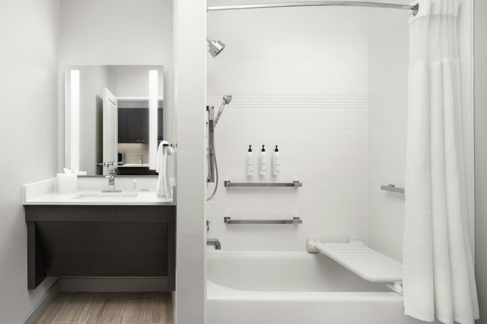 Towneplace Suites By Marriott Houston Hobby Airport Экстерьер фото