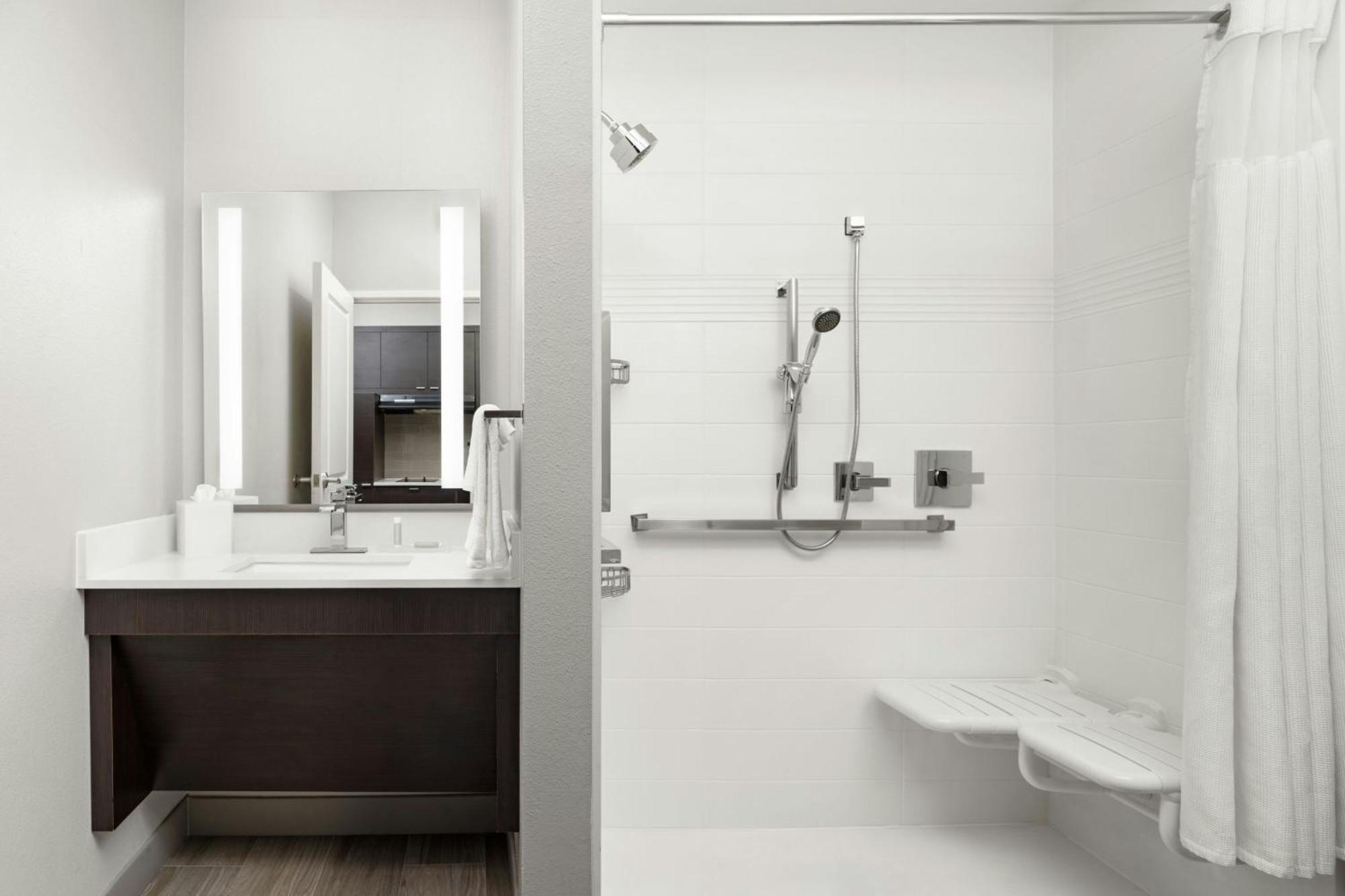 Towneplace Suites By Marriott Houston Hobby Airport Экстерьер фото