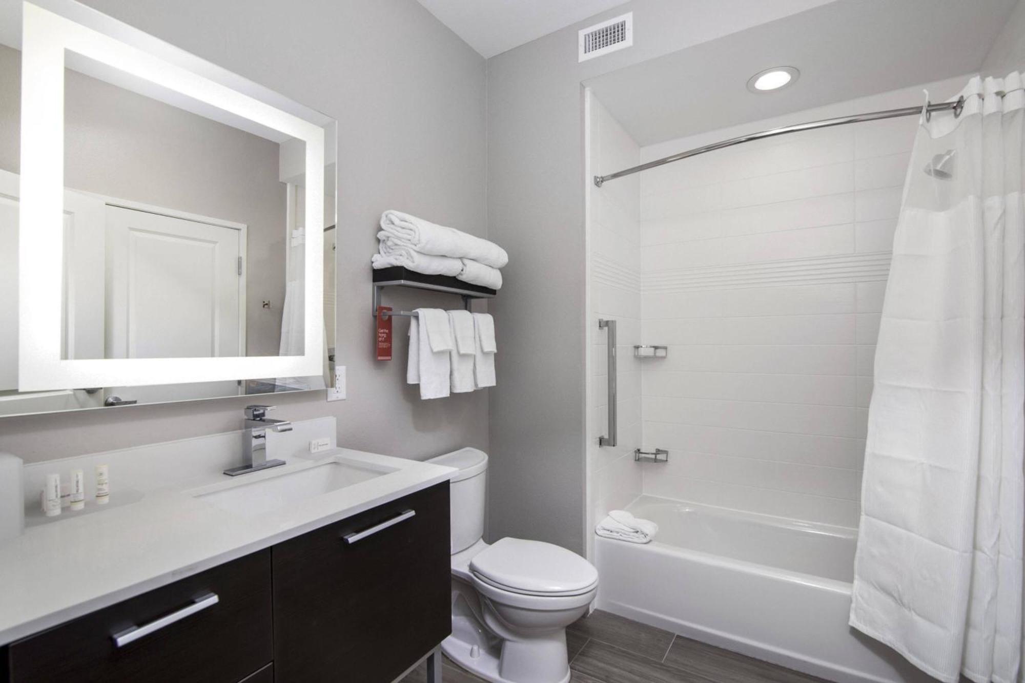 Towneplace Suites By Marriott Houston Hobby Airport Экстерьер фото